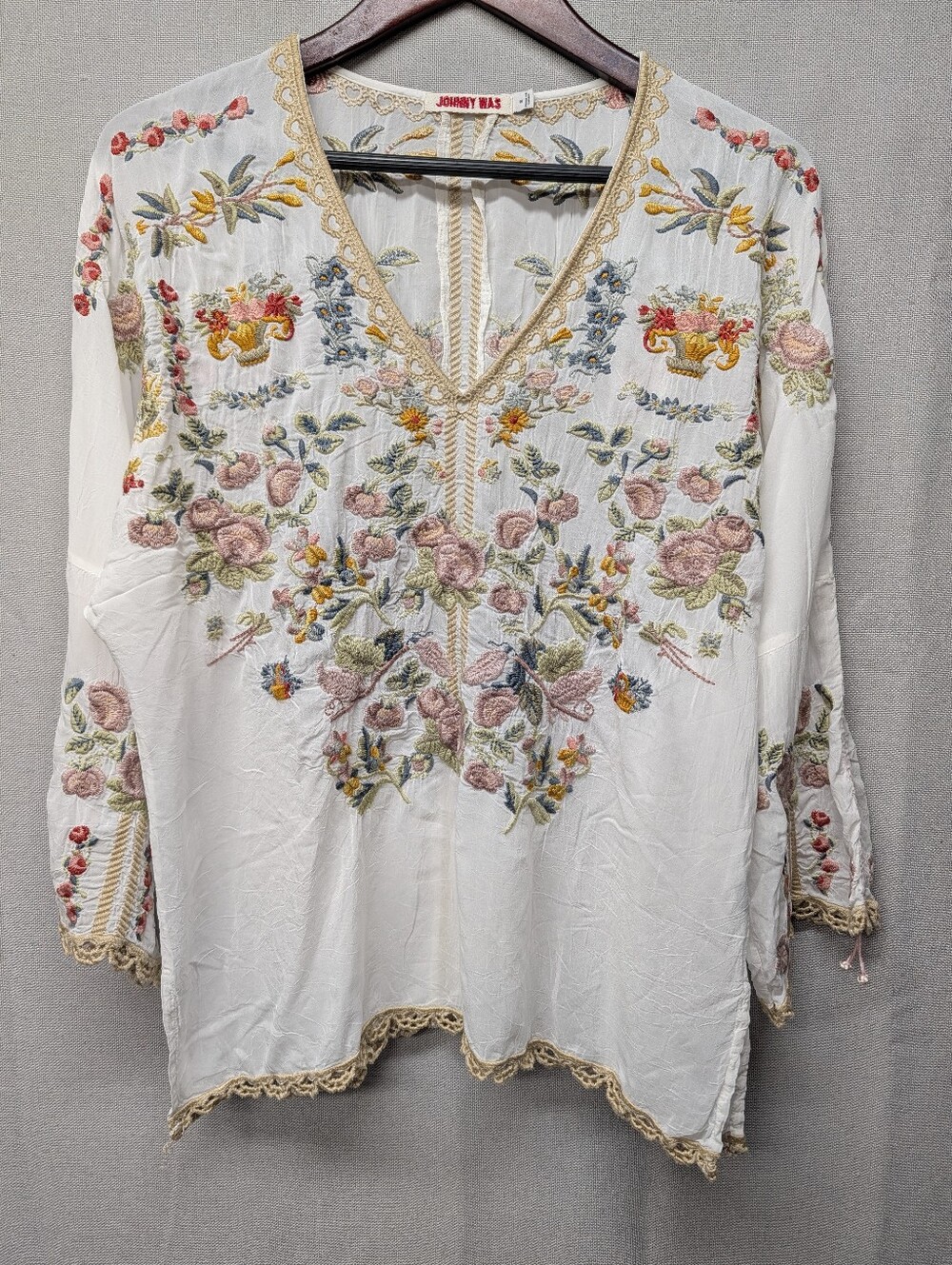 Johnny Was White Embroidered Floral V-Neck Tunic, NWOT, Size S